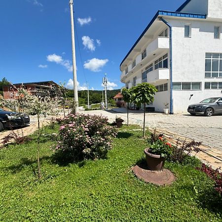 Emro-S Aparthotel Novi Pazar Eksteriør bilde