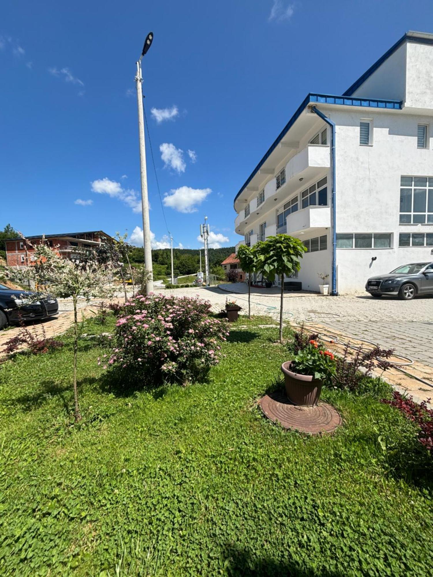 Emro-S Aparthotel Novi Pazar Eksteriør bilde